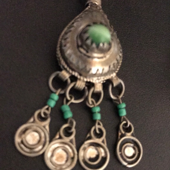 Vintage Green Stone Dangling Earrings - Picture 4 of 8